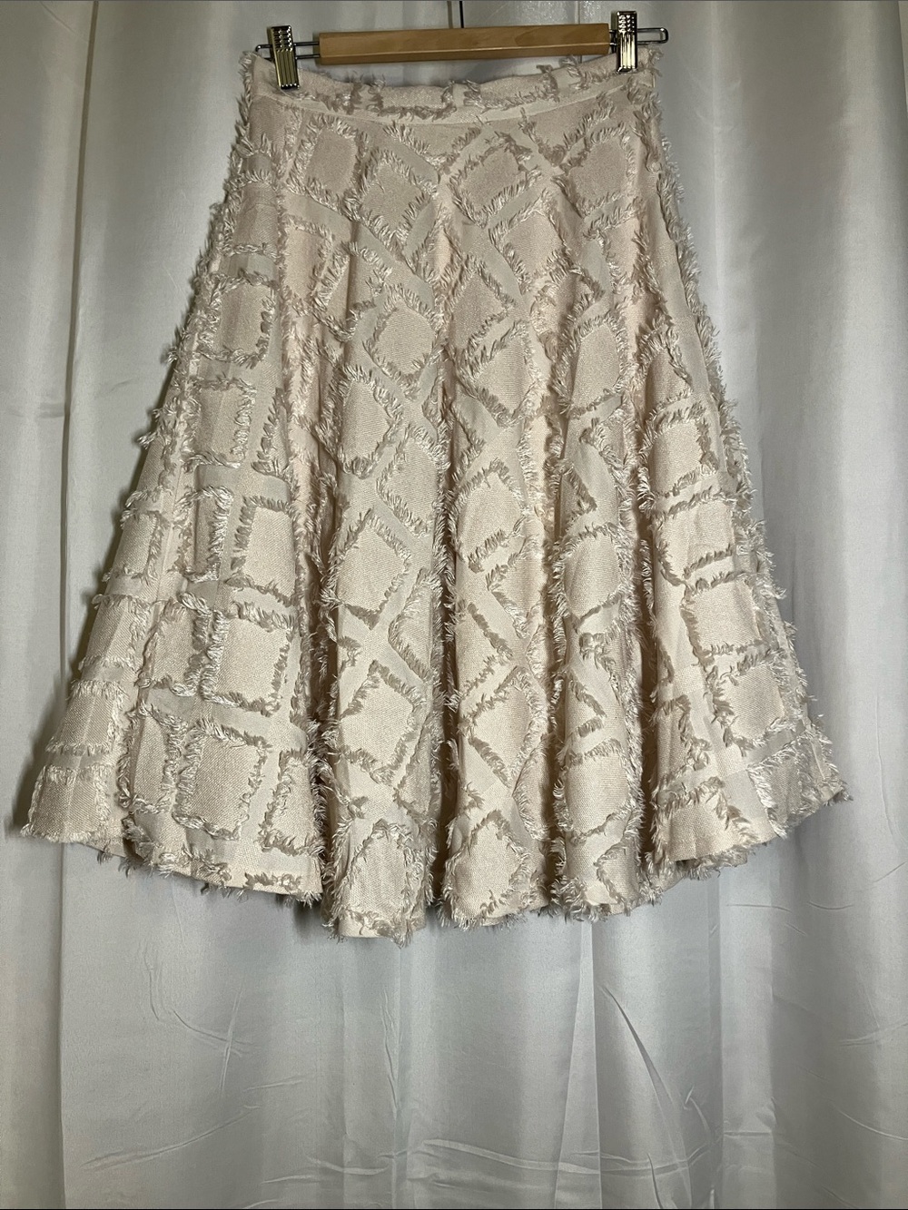 Lucy Paris Cream Textured Circle Skirt. NWT.
